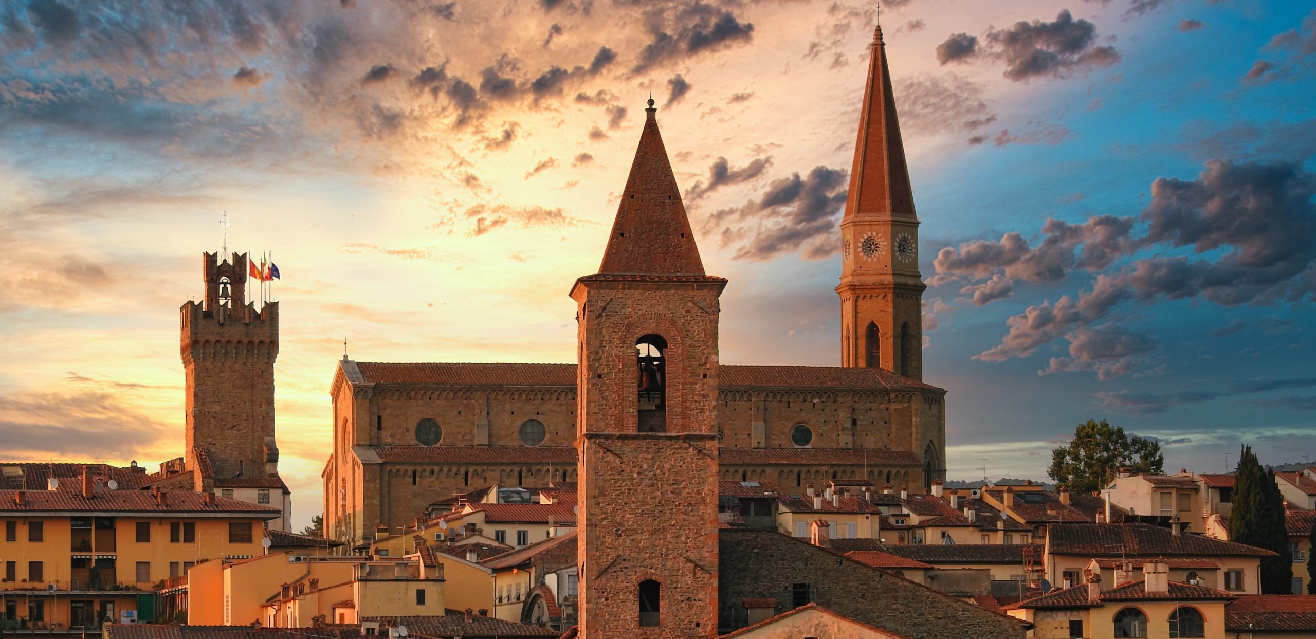 Civico83 - B&B ad Arezzo: la location perfetta per godersi la magia del Saracino, la bellezza di Arezzo Città del Natale e la tradizione della Fiera Antiquaria. Prenota ora il tuo soggiorno presso il nostro B&B e scopri la comodità e l'ospitalità che offriamo ai nostri ospiti.